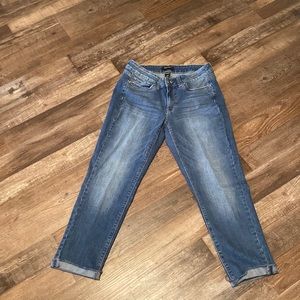 White House/Black Market contour slim crop 8